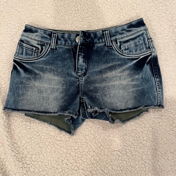 Womens Reversible Shorts Flip Side Distressed Blue Denim And Green Camo Size 5 - Picture 2 of 9